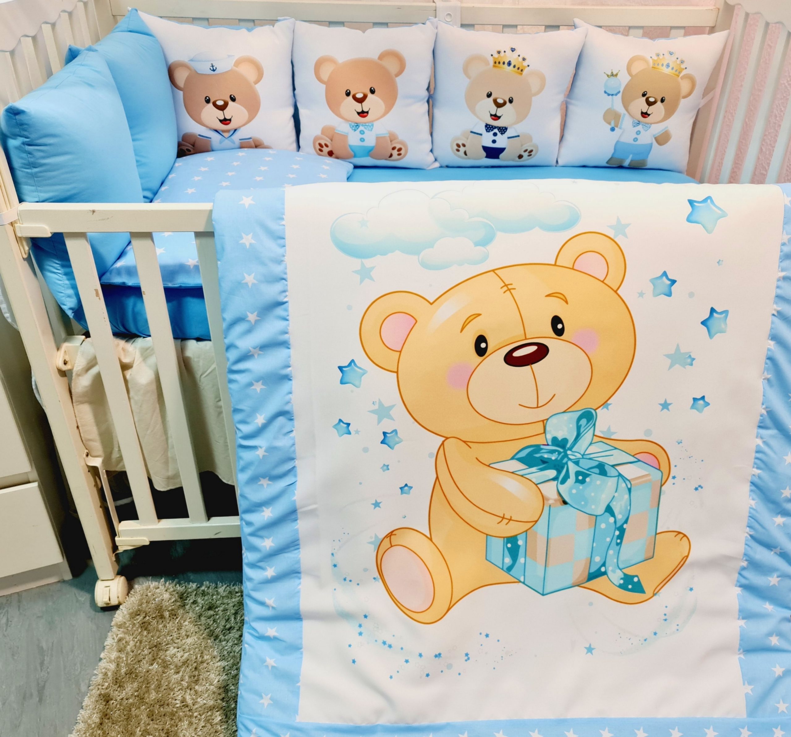 Conjunto 8 peças «Ursinho com presente estrelas azuis»