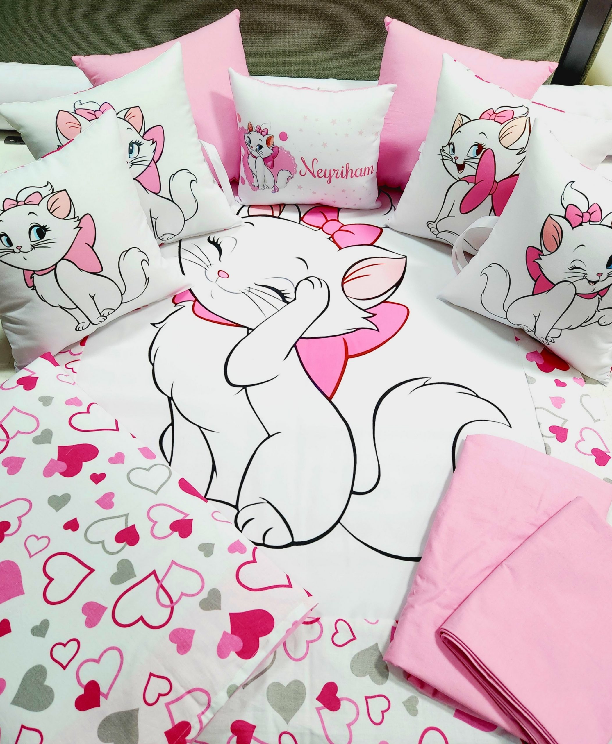 002 Conjunto 8 peças «Gata Marie com Corações»