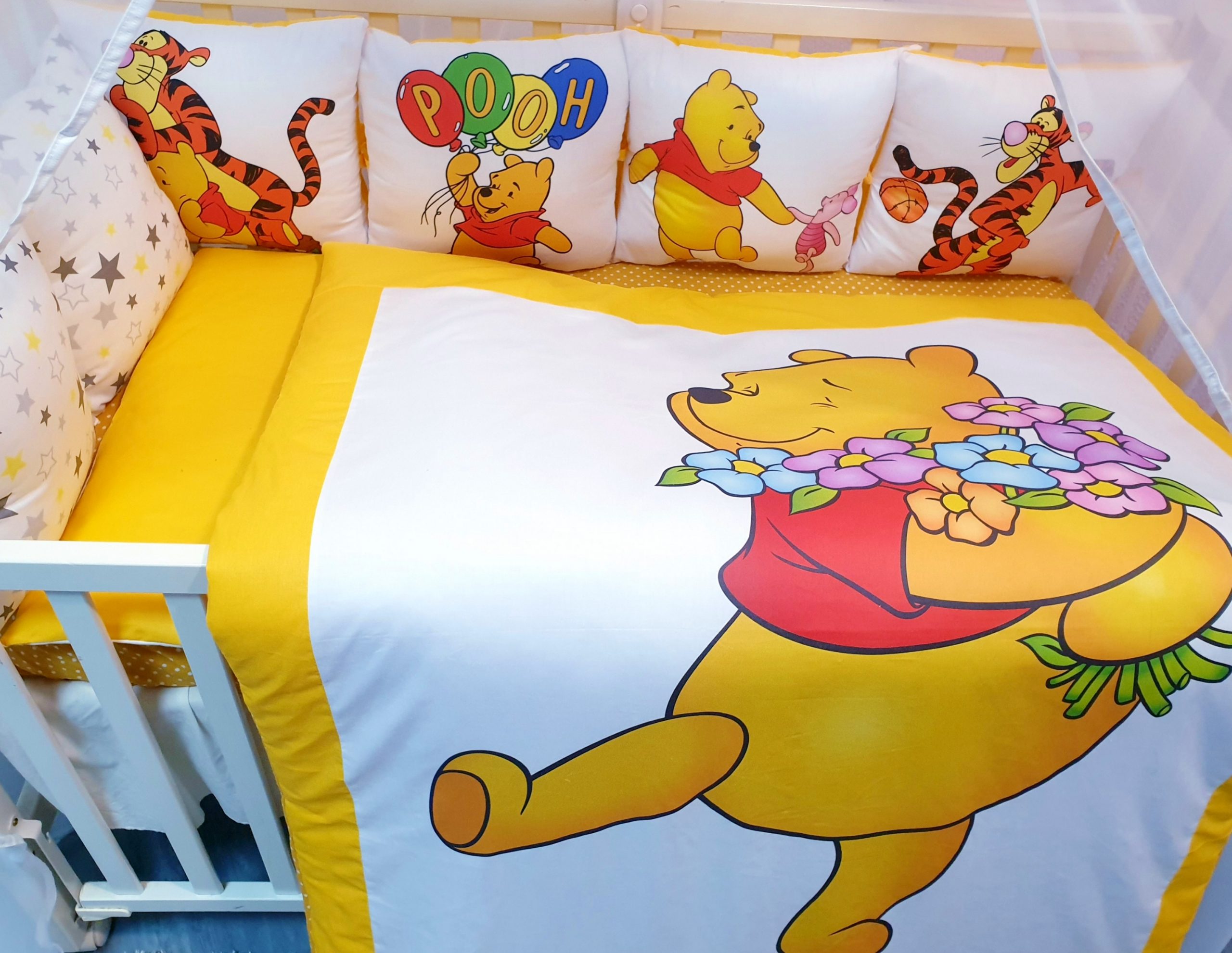 Conjunto 8 peças «Winnie amarelo com flores»