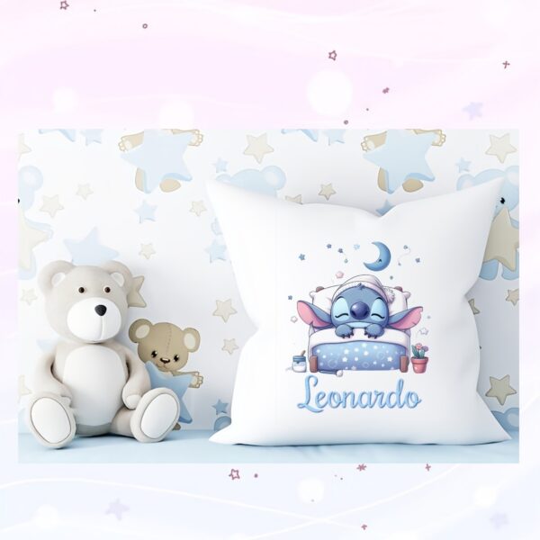 Almofada Stitch na cama Personalizada com nome