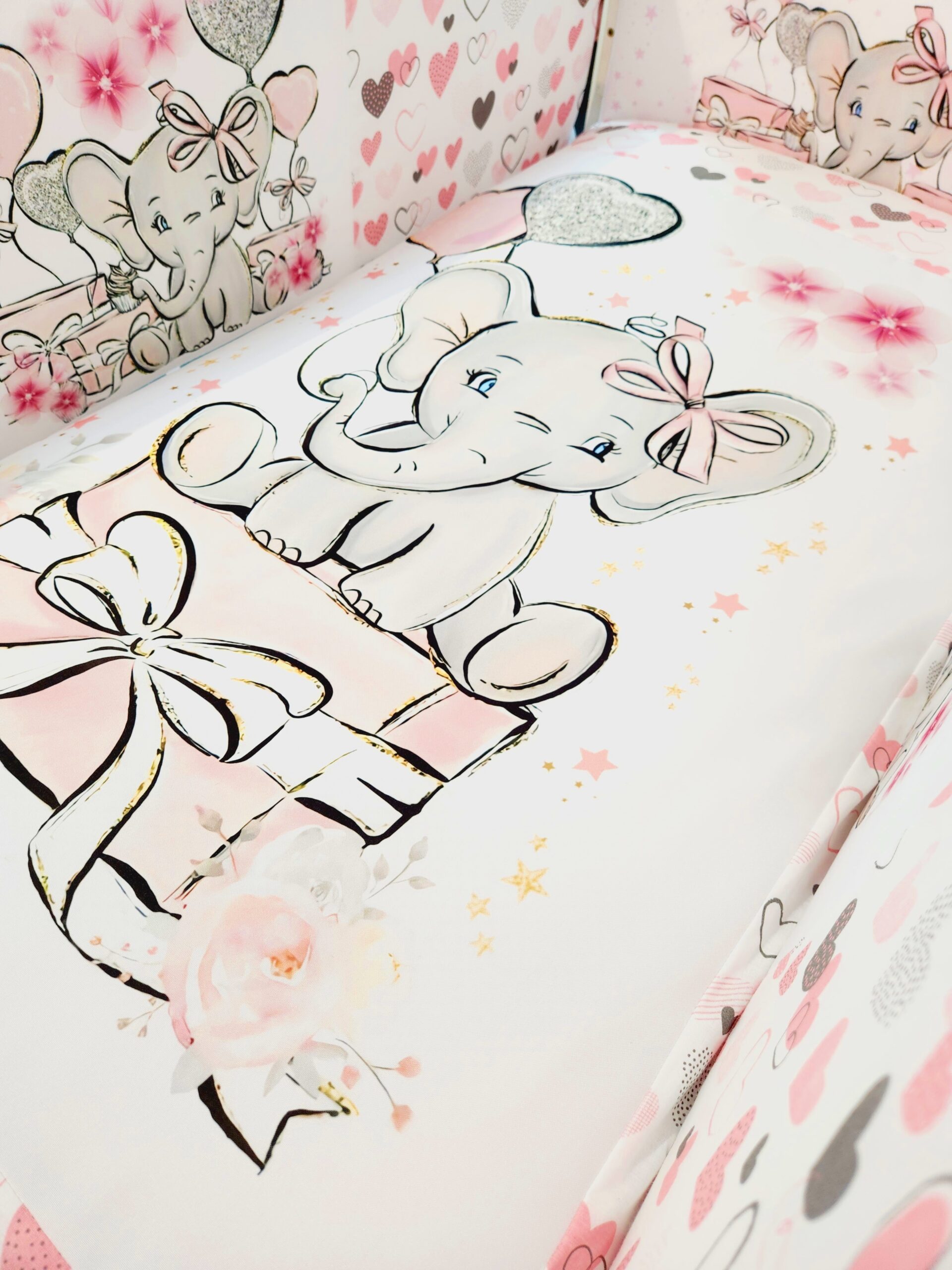 Modelo Proteção total «Elefante com presente Corações»