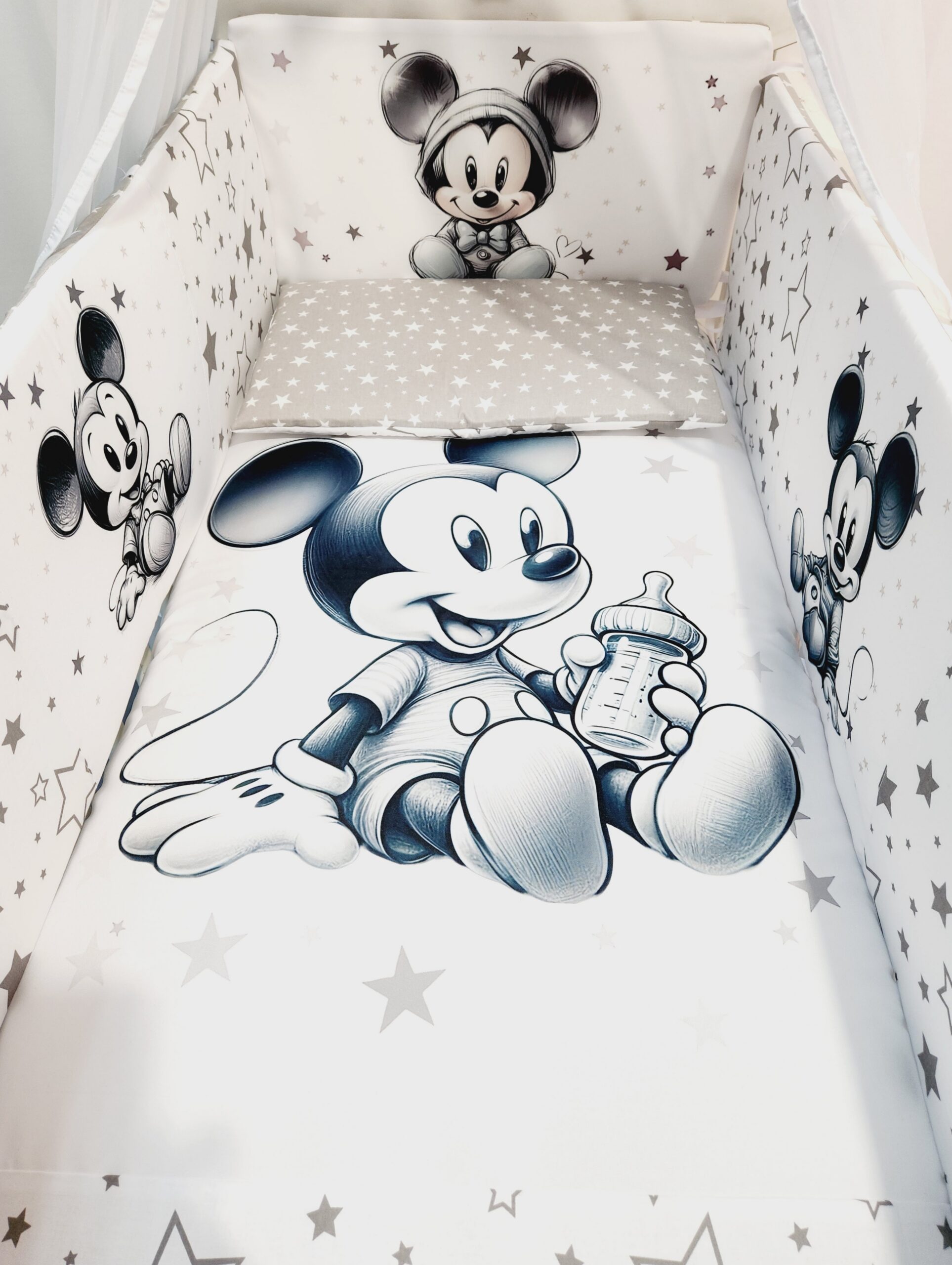 Modelo Proteção total «Mickey com estrelas cinzentas»