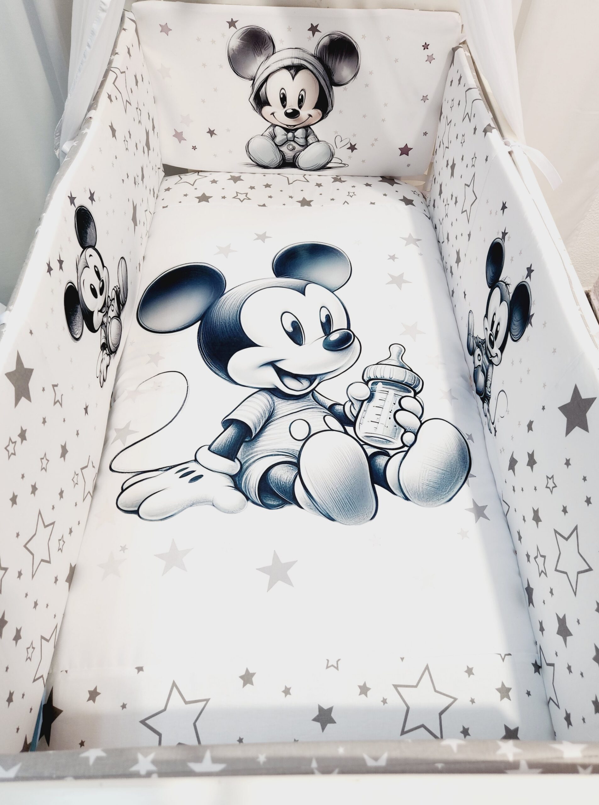 Modelo Proteção total «Mickey com estrelas cinzentas»