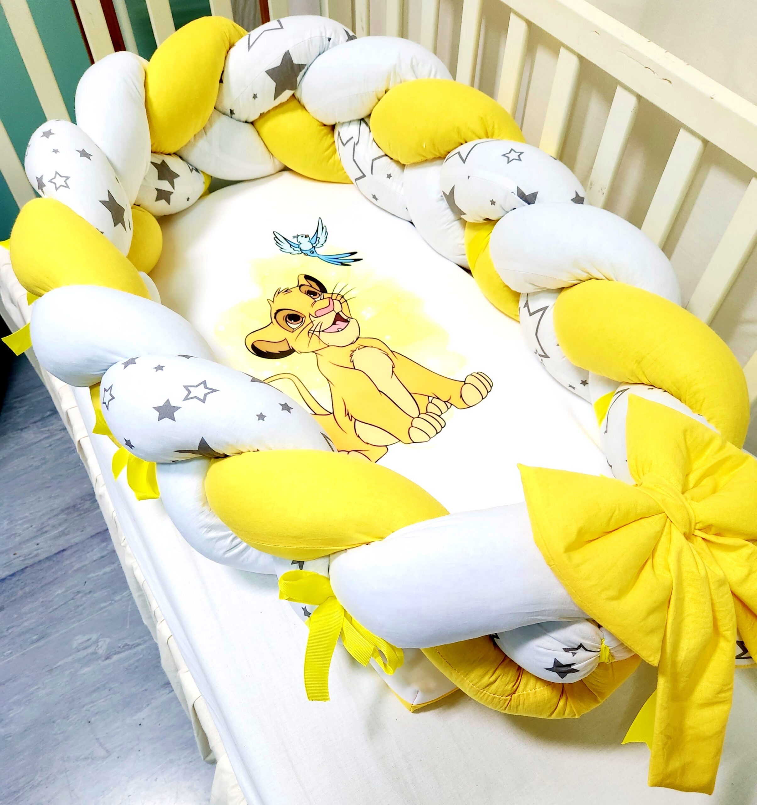 Ninho/Protetor 2 em 1 «Rei Leão amarelo»