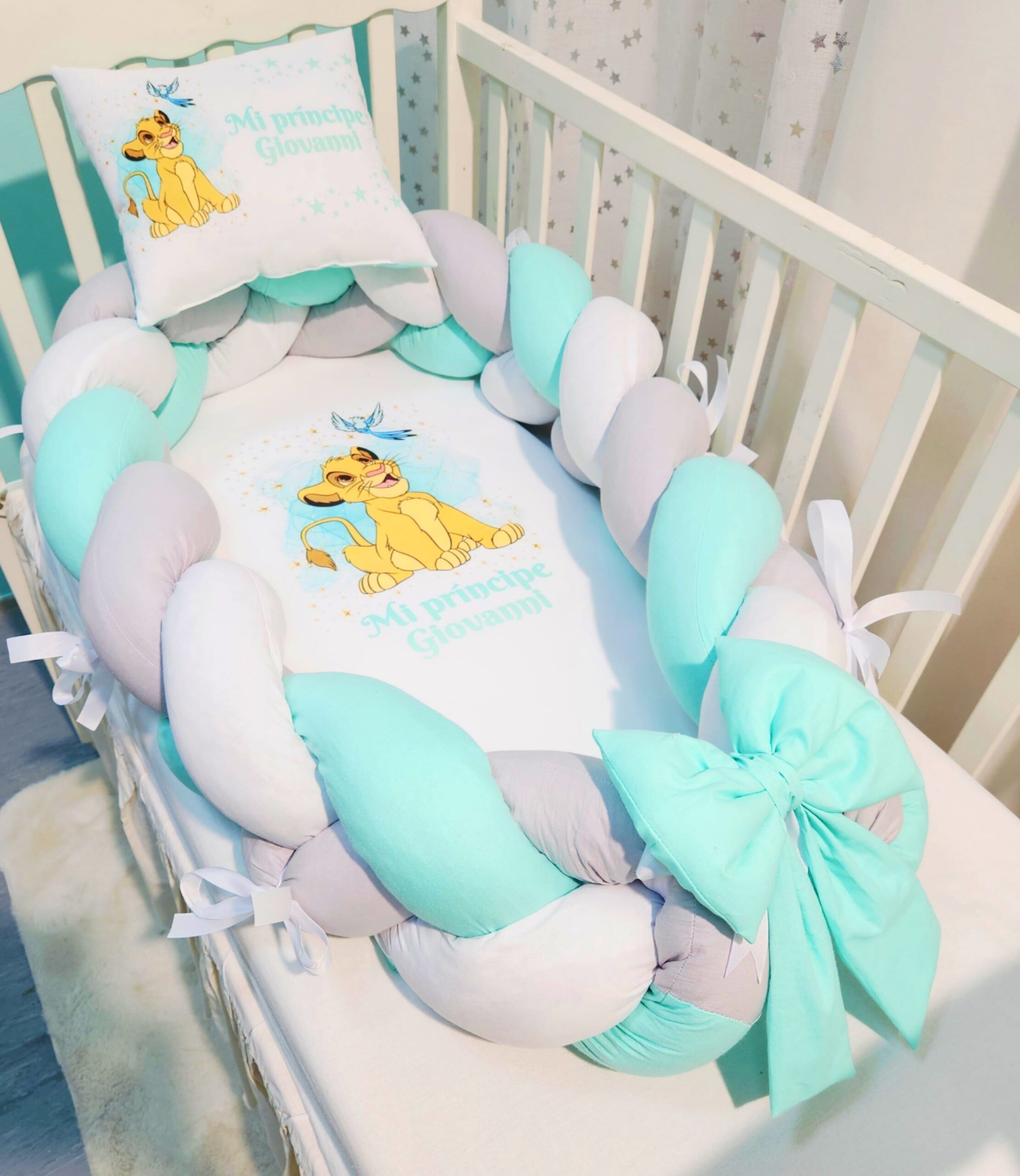 Ninho/Protetor 2 em 1 «Rei Leão verde agua e cinzento»