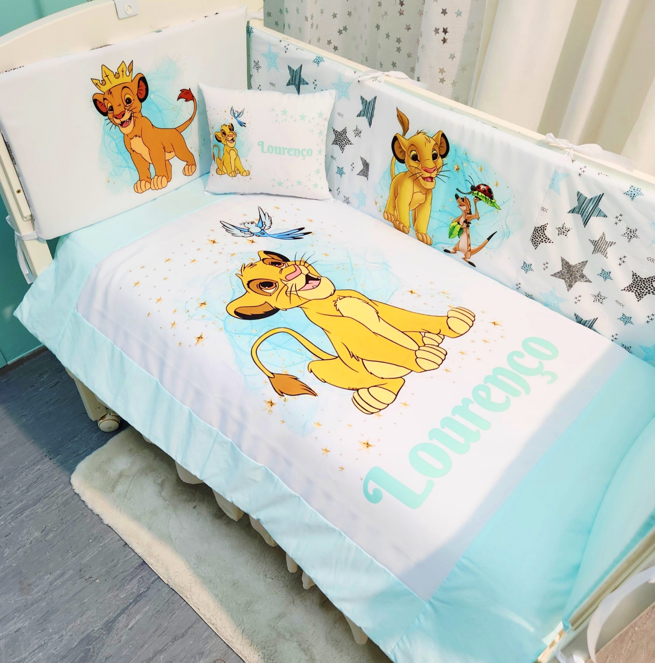 Modelo Proteção total «Rei Leão Estrelas e Verde água»