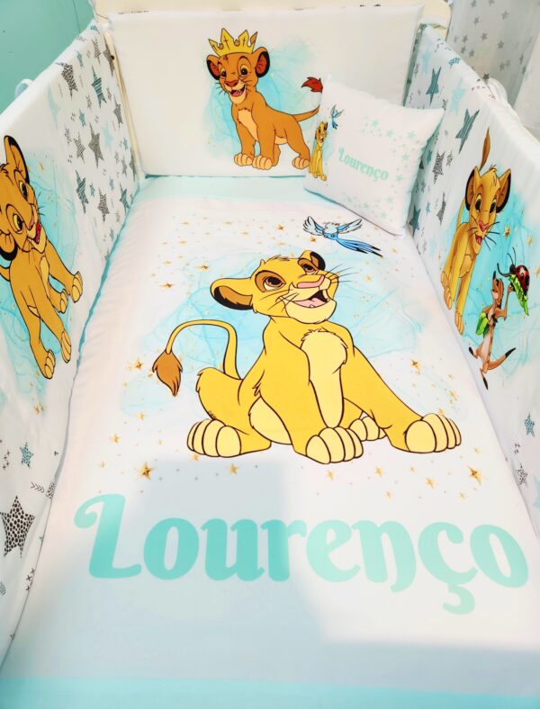 Modelo Proteção total «Rei Leão Estrelas e Verde água»