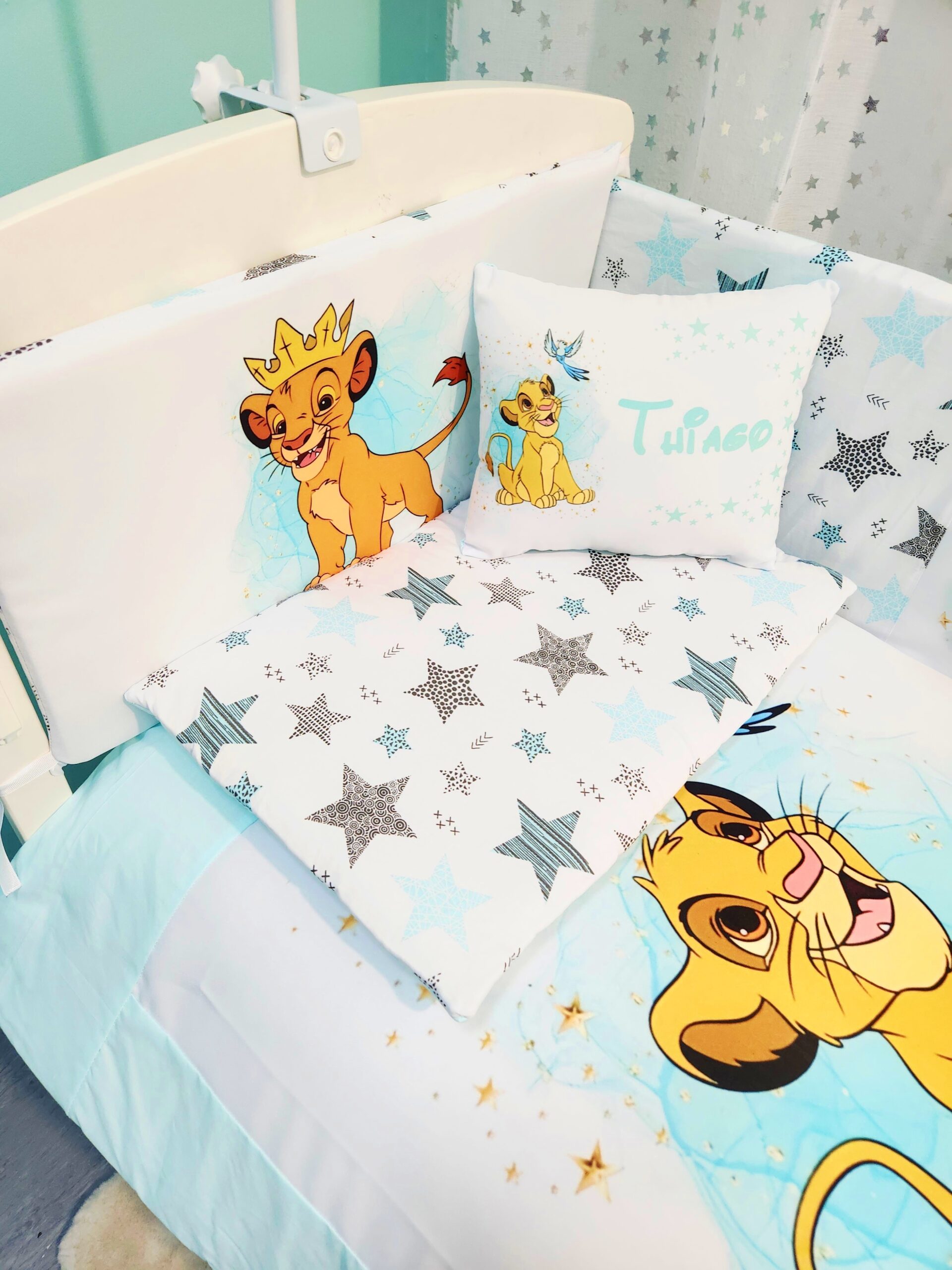 Modelo Proteção total «Rei Leão Estrelas e Verde água»