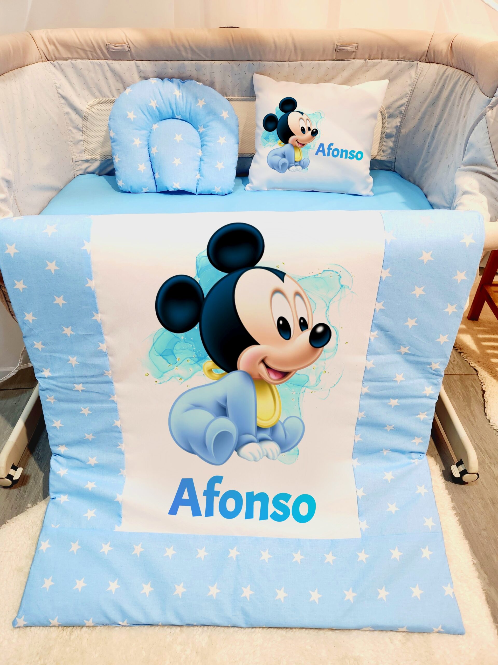 Roupa para mini berço «Mickey azul»