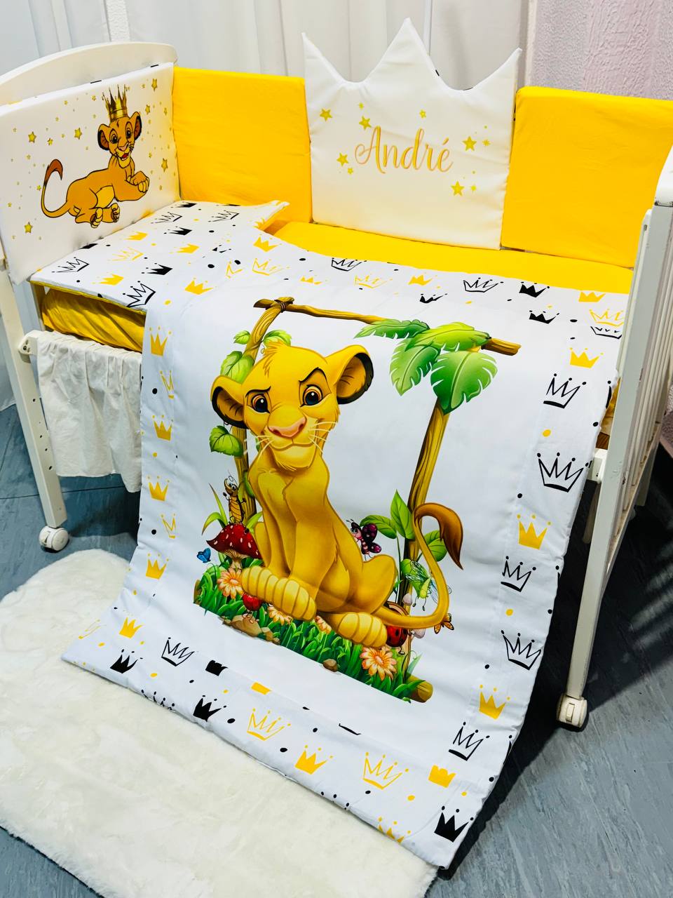 Conjunto Conforto «Rei Leão coroas amarelas»